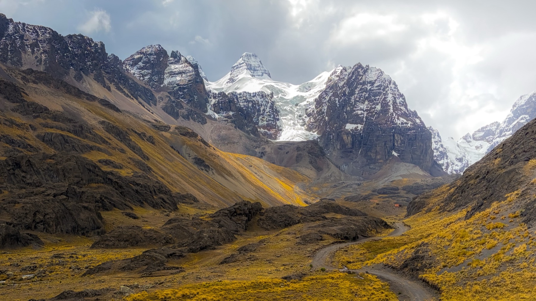 Pequeño Alpamayo, Bolivia — photograph 3