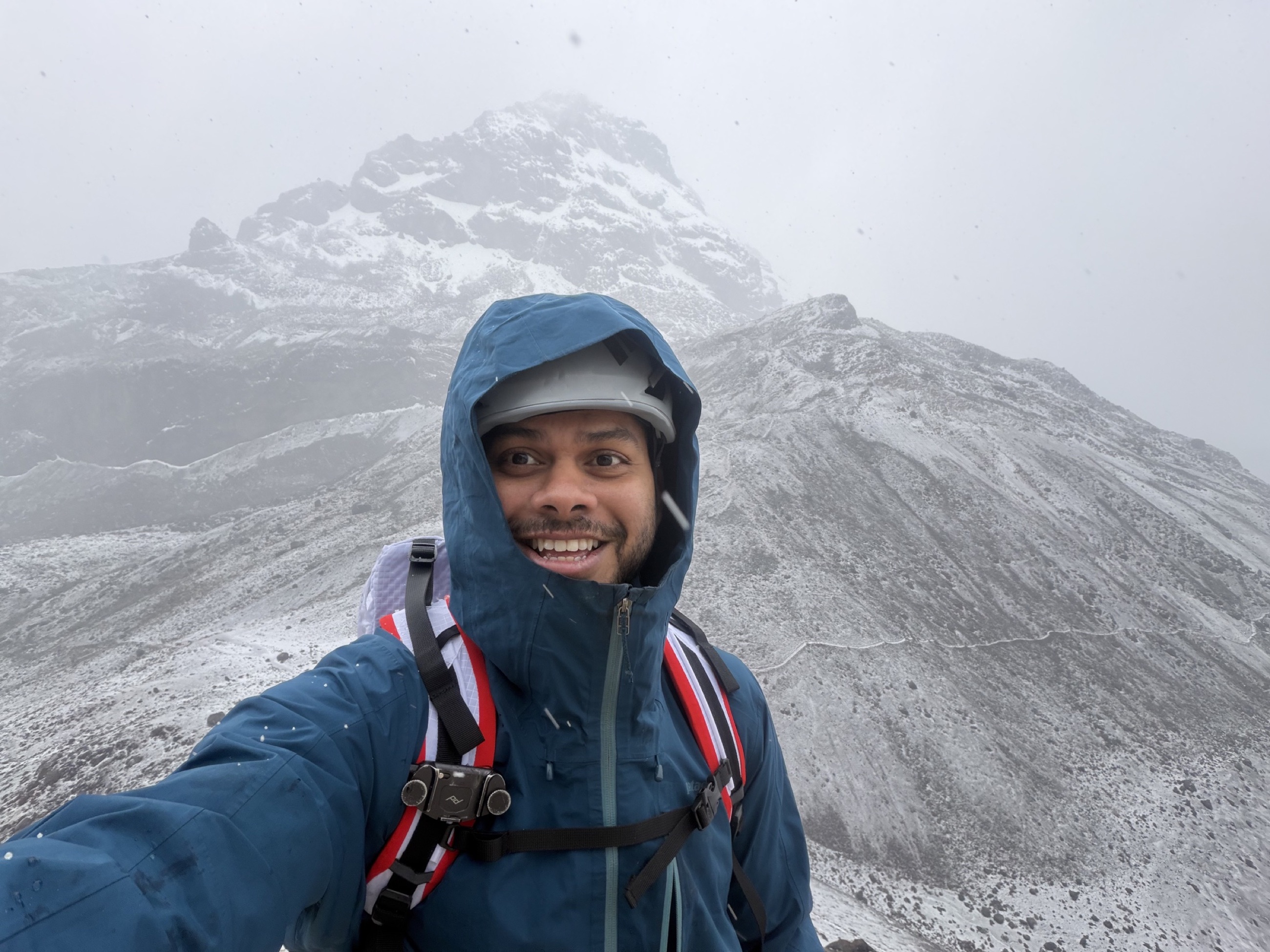 Sagar Pardikar photographing in snowy mountains